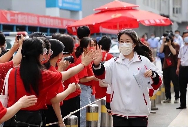 高考作文多少分(满分是60分语文作专家给出立意解析)-图1 高考作文多少分(满分是60分语文作专家给出立意解析)-图1