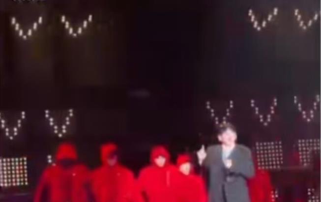 抖音我黑不黑怕关你屁事是什么梗-我黑不黑怕关你屁事梗相关介绍-图1 抖音我黑不黑怕关你屁事是什么梗-我黑不黑怕关你屁事梗相关介绍-图1