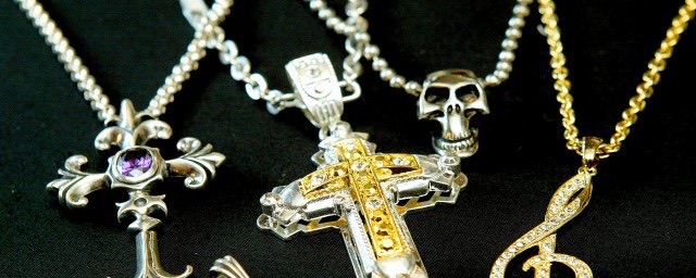 女生给男生送十字架项链代表什么含义呢?女生给男生送十字架项链有什么寓意-图1 女生给男生送十字架项链代表什么含义呢?女生给男生送十字架项链有什么寓意-图1