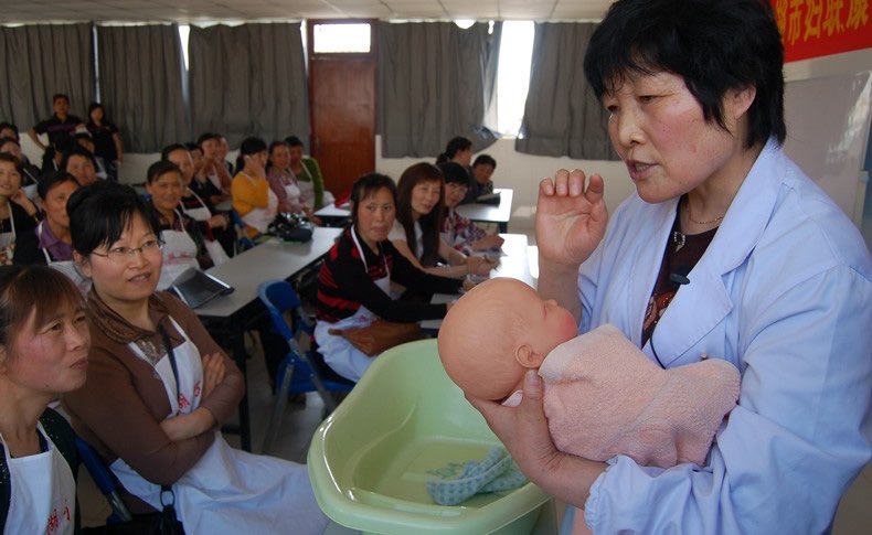 月子保姆多少钱一个月?金牌月嫂价格贵吗-图2 月子保姆多少钱一个月?金牌月嫂价格贵吗-图2