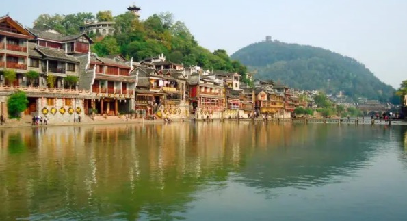 凤凰古城在湖南哪个市(凤凰古城有什么好玩的)-图3 凤凰古城在湖南哪个市(凤凰古城有什么好玩的)-图3