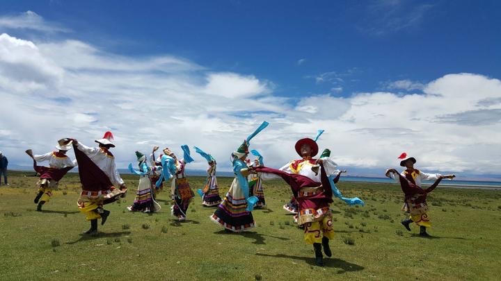 藏族的风俗和文化(接受礼品时要以双手相接)-图3 藏族的风俗和文化(接受礼品时要以双手相接)-图3