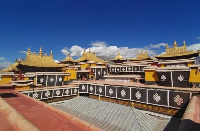 国内有哪些香火旺盛的寺庙(最受信徒膜拜的十大寺庙)-图2 国内有哪些香火旺盛的寺庙(最受信徒膜拜的十大寺庙)-图2