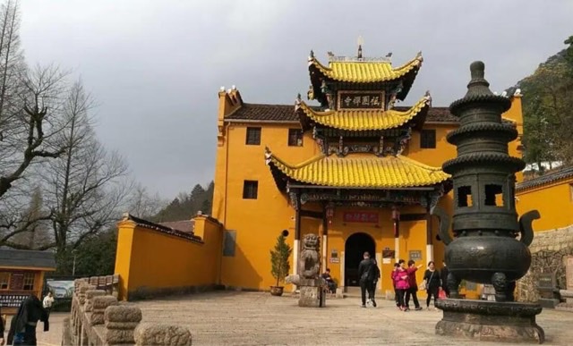 国内有哪些香火旺盛的寺庙(最受信徒膜拜的十大寺庙)-图4 国内有哪些香火旺盛的寺庙(最受信徒膜拜的十大寺庙)-图4