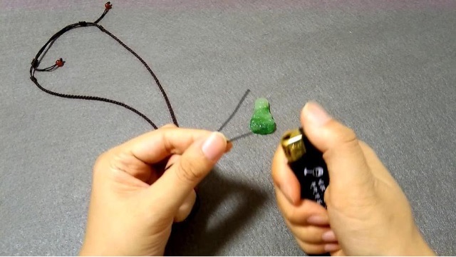 玉佩吊坠最简单绑法,轻松美化你的形象-图1 玉佩吊坠最简单绑法,轻松美化你的形象-图1