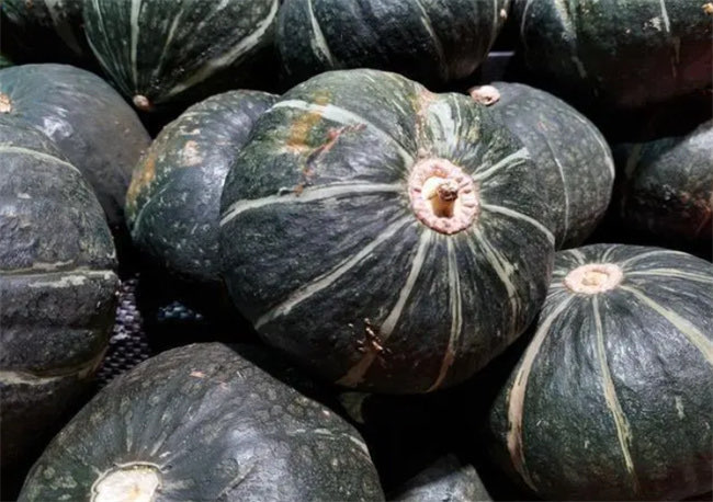 切开的南瓜怎么保存? 学会一招 只要撒一把 保存一周都不变质-图3 切开的南瓜怎么保存? 学会一招 只要撒一把 保存一周都不变质-图3