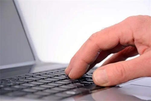 电脑后面三个音频孔红绿蓝(电脑音频接口红绿蓝解析)-图1 电脑后面三个音频孔红绿蓝(电脑音频接口红绿蓝解析)-图1