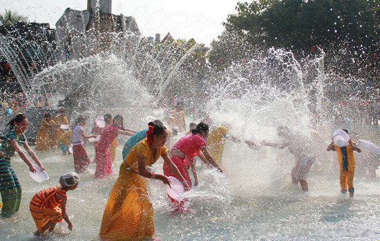 傣族的传统节日是什么?傣族泼水节的风俗简介-图4 傣族的传统节日是什么?傣族泼水节的风俗简介-图4