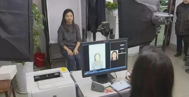 拍身份证照片穿什么颜色衣服?建议深色衣服-图2 拍身份证照片穿什么颜色衣服?建议深色衣服-图2