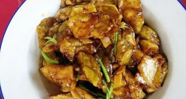 烧茄子怎样做好吃又不油(烧茄子的家常做法窍门)-图2 烧茄子怎样做好吃又不油(烧茄子的家常做法窍门)-图2