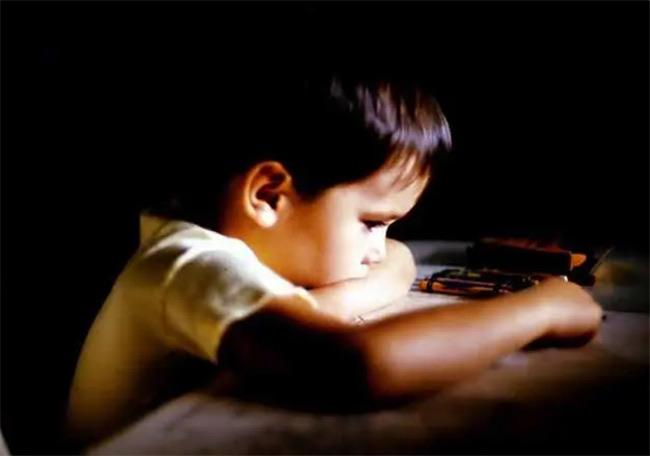 别再经常“敲打”孩子?三个影响不容小觑 父母请做到嘴下留情-图1 别再经常“敲打”孩子?三个影响不容小觑 父母请做到嘴下留情-图1