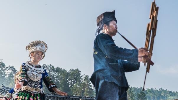 中国少数民族人口数排名前十,满族分布广泛,第一出现在岭南-图2 中国少数民族人口数排名前十,满族分布广泛,第一出现在岭南-图2