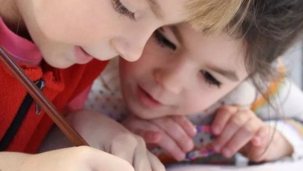 见人就笑打一字,简单字谜及答案-图2 见人就笑打一字,简单字谜及答案-图2