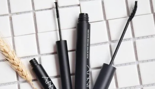 化妆必备的化妆品排行榜(女生化妆必备十种东西)-图3 化妆必备的化妆品排行榜(女生化妆必备十种东西)-图3