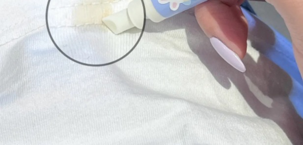 红酒不小心洒在衣服上怎么清洗干净?教你几招轻松去除衣服污渍-图1 红酒不小心洒在衣服上怎么清洗干净?教你几招轻松去除衣服污渍-图1