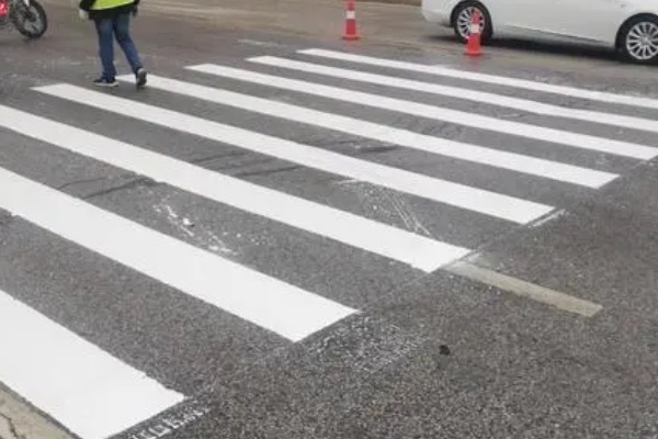 斑马线的作用是什么-图1 斑马线的作用是什么-图1