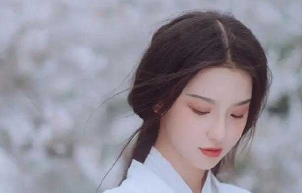 抖音落雨声滴答滴滴回荡着轻声细语是什么歌?《芊芊》完整版歌词在线听歌-图2 抖音落雨声滴答滴滴回荡着轻声细语是什么歌?《芊芊》完整版歌词在线听歌-图2