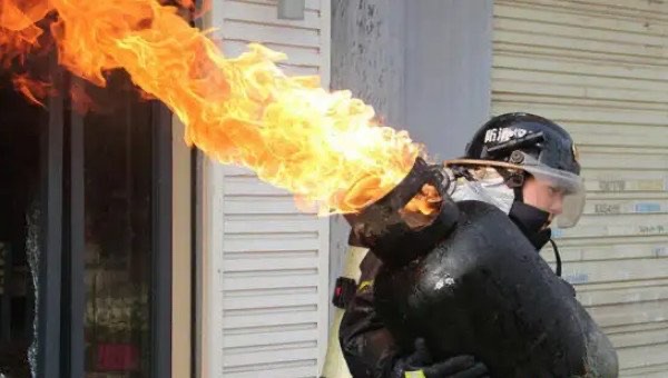 煤气罐着火先灭火还是先关阀门,煤气罐使用注意事项-图2 煤气罐着火先灭火还是先关阀门,煤气罐使用注意事项-图2