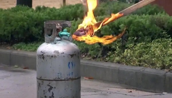 煤气罐着火先灭火还是先关阀门,煤气罐使用注意事项-图3 煤气罐着火先灭火还是先关阀门,煤气罐使用注意事项-图3