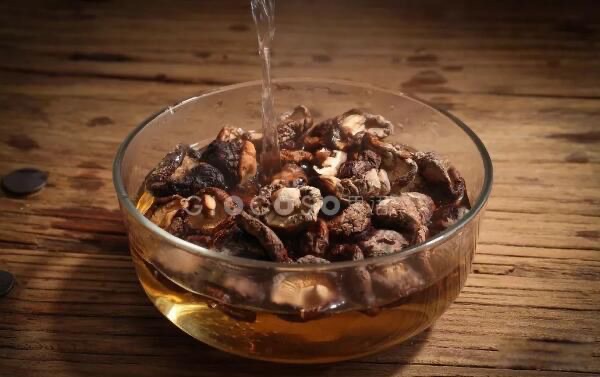 干香菇需要泡多长时间?干香菇用热水还是冷水泡-图3 干香菇需要泡多长时间?干香菇用热水还是冷水泡-图3