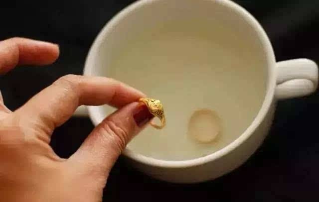 黄金首饰脏了怎么洗得干净(教你几个小妙招)-图1 黄金首饰脏了怎么洗得干净(教你几个小妙招)-图1