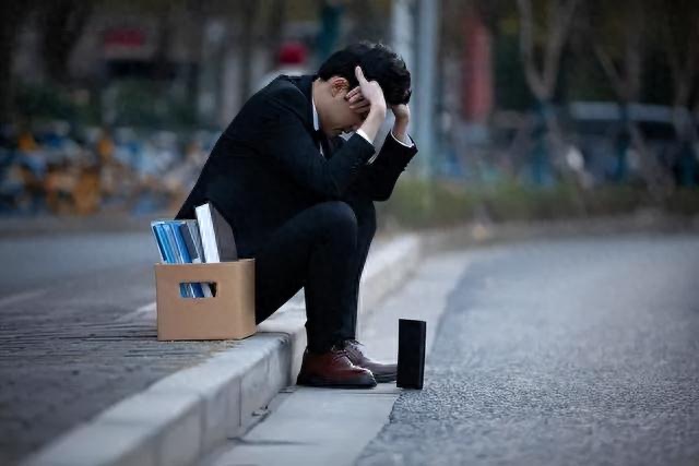 中年危机来临,35岁失业后除了送外卖和开网约车,还有什么出路?-图1 中年危机来临,35岁失业后除了送外卖和开网约车,还有什么出路?-图1