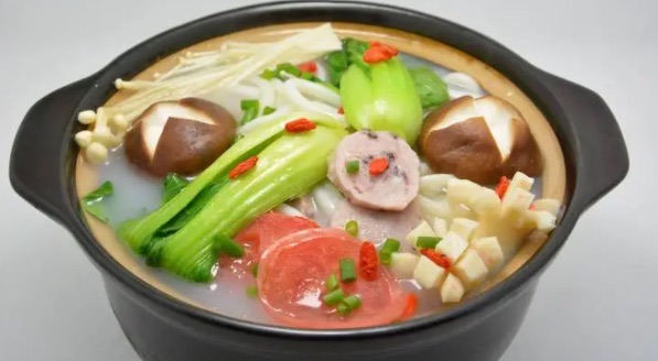 云南过桥米线谁发明的(它为什么叫这个名字)-图2 云南过桥米线谁发明的(它为什么叫这个名字)-图2