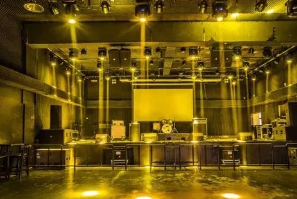 livehouse什么意思怎么读:小型现场演出(起源于日本)-图2 livehouse什么意思怎么读:小型现场演出(起源于日本)-图2