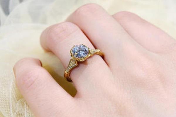 食指戴戒指是什么意思?意味着单身但想恋爱(与小指不同)-图3 食指戴戒指是什么意思?意味着单身但想恋爱(与小指不同)-图3