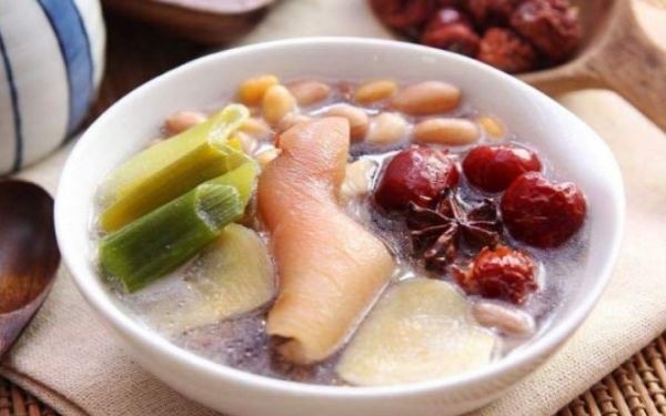 花生猪脚汤怎么做好吃?花生猪脚汤的简单做法-图1 花生猪脚汤怎么做好吃?花生猪脚汤的简单做法-图1