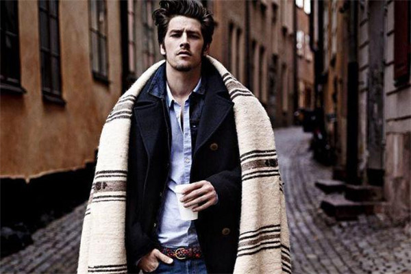 男生戴什么围巾好看?什么围巾适合男生戴-图1 男生戴什么围巾好看?什么围巾适合男生戴-图1