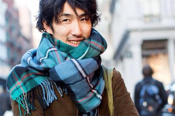 男生戴什么围巾好看?什么围巾适合男生戴-图3 男生戴什么围巾好看?什么围巾适合男生戴-图3