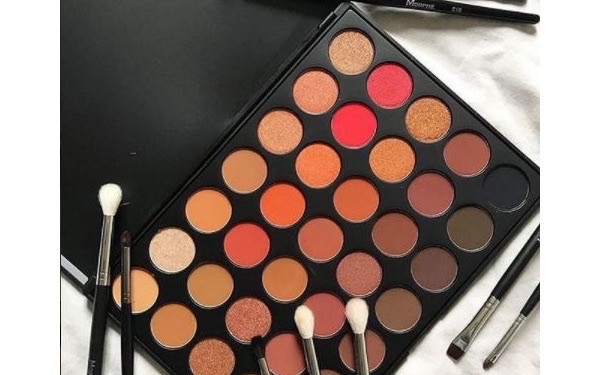 韩国最近流行的眼影盘点?韩妞必败眼影盘-图1 韩国最近流行的眼影盘点?韩妞必败眼影盘-图1