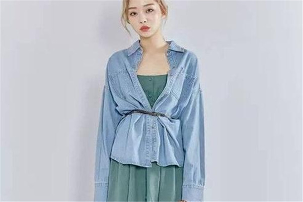 墨绿色配什么颜色好看?墨绿色衣服搭配技巧-图3 墨绿色配什么颜色好看?墨绿色衣服搭配技巧-图3