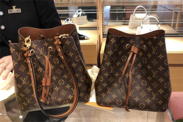 lv水桶包真假对比?lv水桶包里面的编码在哪里-图1 lv水桶包真假对比?lv水桶包里面的编码在哪里-图1