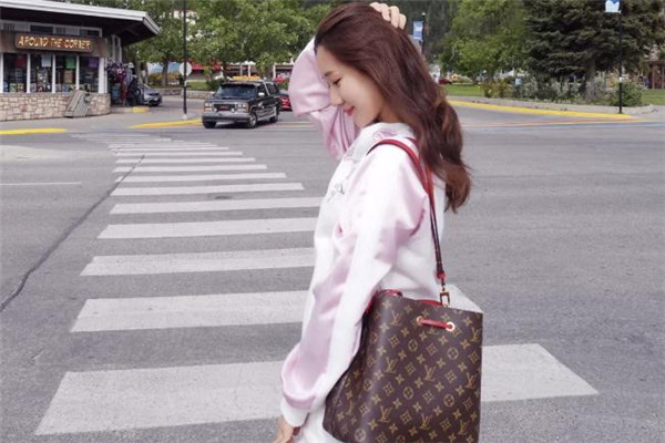 lv水桶包真假对比?lv水桶包里面的编码在哪里-图3 lv水桶包真假对比?lv水桶包里面的编码在哪里-图3