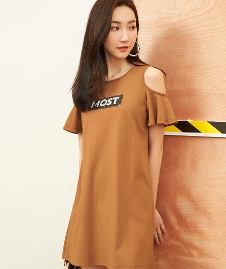 露肩连衣裙怎么搭配?露肩连衣裙搭配图片-图2 露肩连衣裙怎么搭配?露肩连衣裙搭配图片-图2