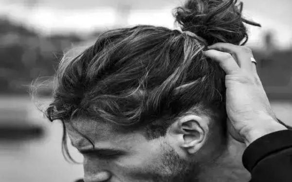 男生长发发型有哪些?男生留长发有几种发型-图3 男生长发发型有哪些?男生留长发有几种发型-图3