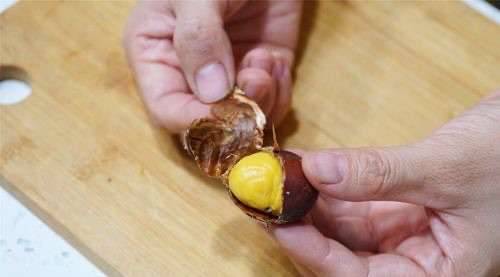 熟板栗怎么去皮最快?煮熟板栗怎么去皮?-图1 熟板栗怎么去皮最快?煮熟板栗怎么去皮?-图1