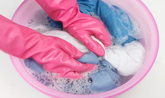 衣服上油渍去除小窍门,6种方法帮你祛除各种不同的油渍-图1 衣服上油渍去除小窍门,6种方法帮你祛除各种不同的油渍-图1