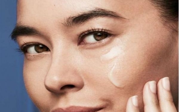 护肤品里有香精安全吗?护肤品里的香精对皮肤有害吗-图1 护肤品里有香精安全吗?护肤品里的香精对皮肤有害吗-图1