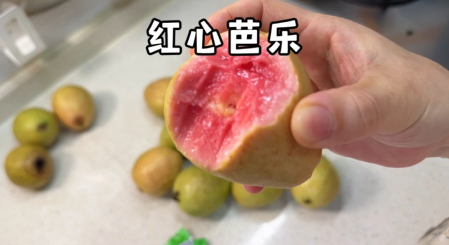红心芭乐怎么吃?红心芭乐可以吃皮吗-图1 红心芭乐怎么吃?红心芭乐可以吃皮吗-图1