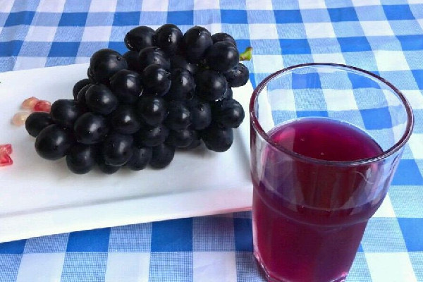 葡萄汁弄在衣服上怎么去掉?葡萄汁可以用洗洁精洗吗-图1 葡萄汁弄在衣服上怎么去掉?葡萄汁可以用洗洁精洗吗-图1