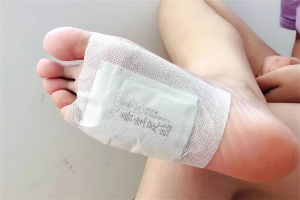 贴足贴脚底为什么出油?足贴排出来的油是什么-图1 贴足贴脚底为什么出油?足贴排出来的油是什么-图1