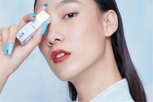 舞台妆适合用什么眼影?舞台妆眼影该怎么画-图3 舞台妆适合用什么眼影?舞台妆眼影该怎么画-图3