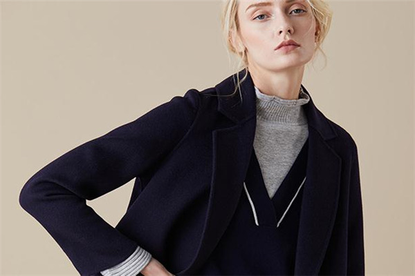 藏青色大衣配什么内搭?时髦穿搭法则-图2 藏青色大衣配什么内搭?时髦穿搭法则-图2