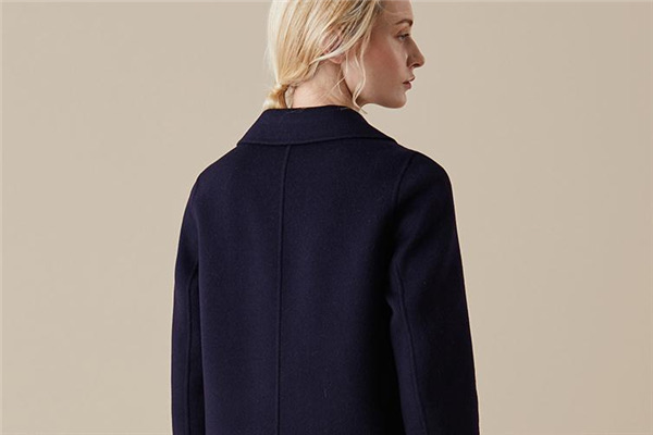 藏青色大衣配什么内搭?时髦穿搭法则-图3 藏青色大衣配什么内搭?时髦穿搭法则-图3