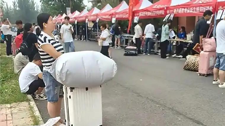 开学季著名景点:“爸拿马运河”