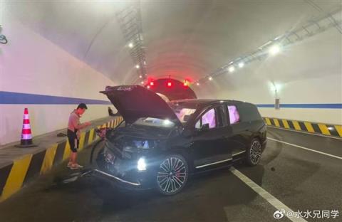 全新蔚来ES8首次事故曝光 官方回应：工作车 非辅助驾驶状态(图1)
