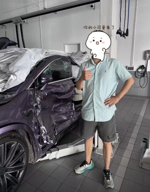 智界R7被大货车撞击致报废：护住了车主一家人(图5)